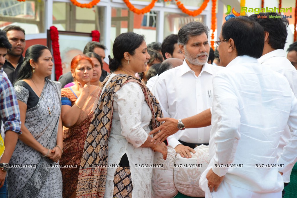 Celebrities pay homage to Dr. Akkineni Nageswara Rao