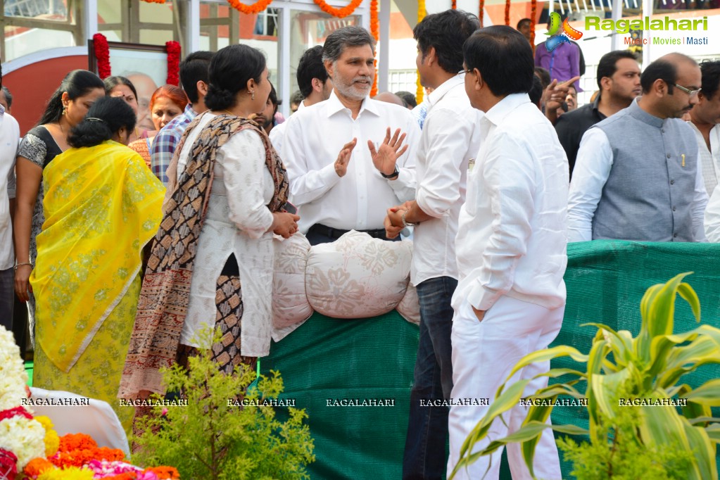 Celebrities pay homage to Dr. Akkineni Nageswara Rao