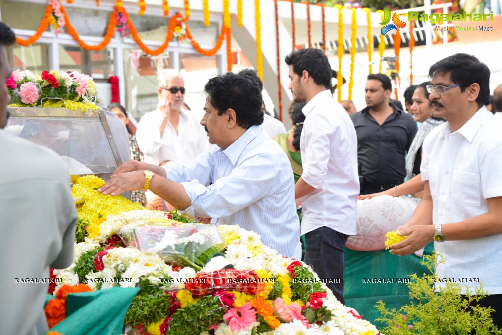 Celebrities pay homage to Dr. Akkineni Nageswara Rao