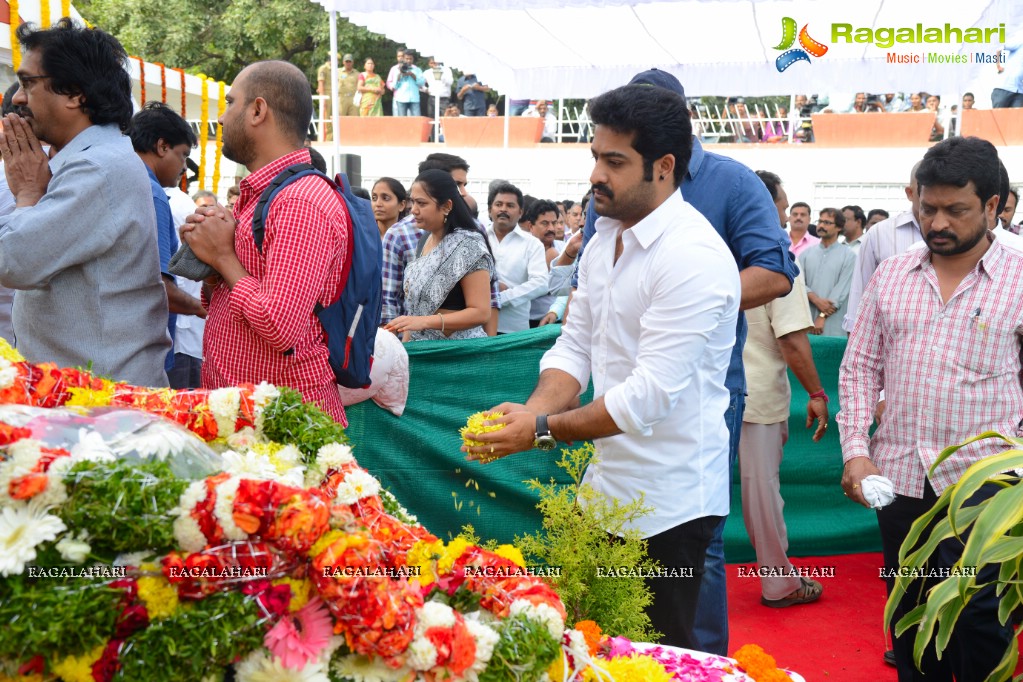 Celebrities pay homage to Dr. Akkineni Nageswara Rao