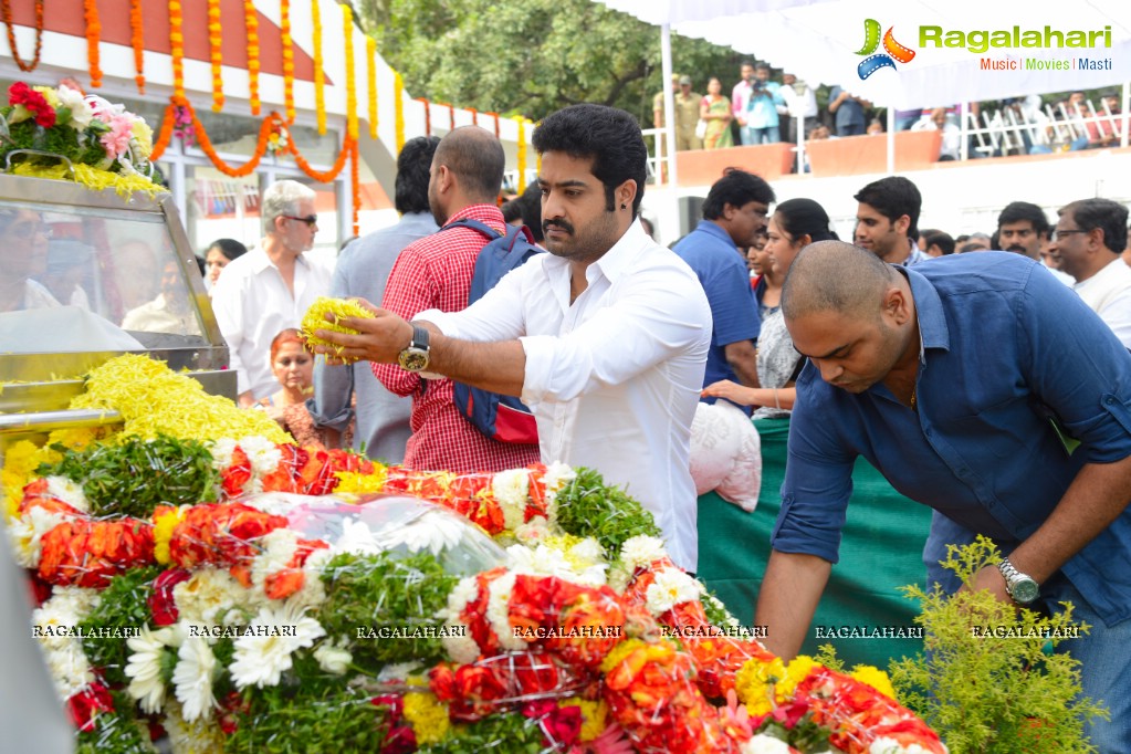 Celebrities pay homage to Dr. Akkineni Nageswara Rao