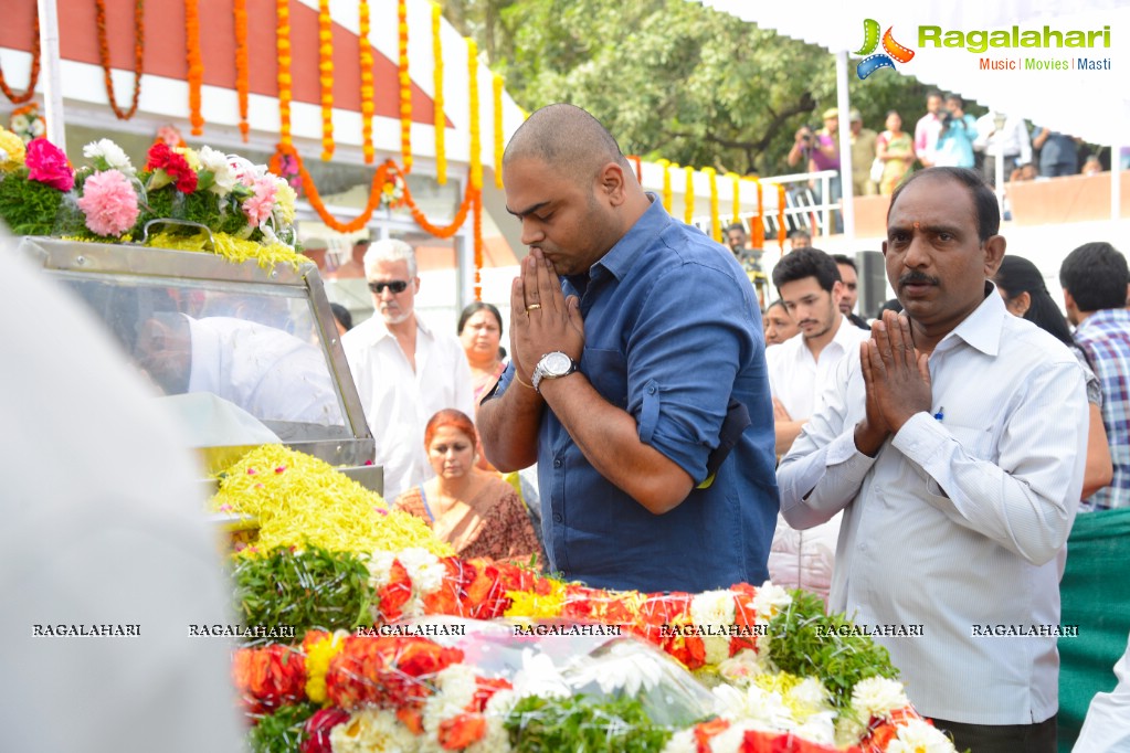 Celebrities pay homage to Dr. Akkineni Nageswara Rao