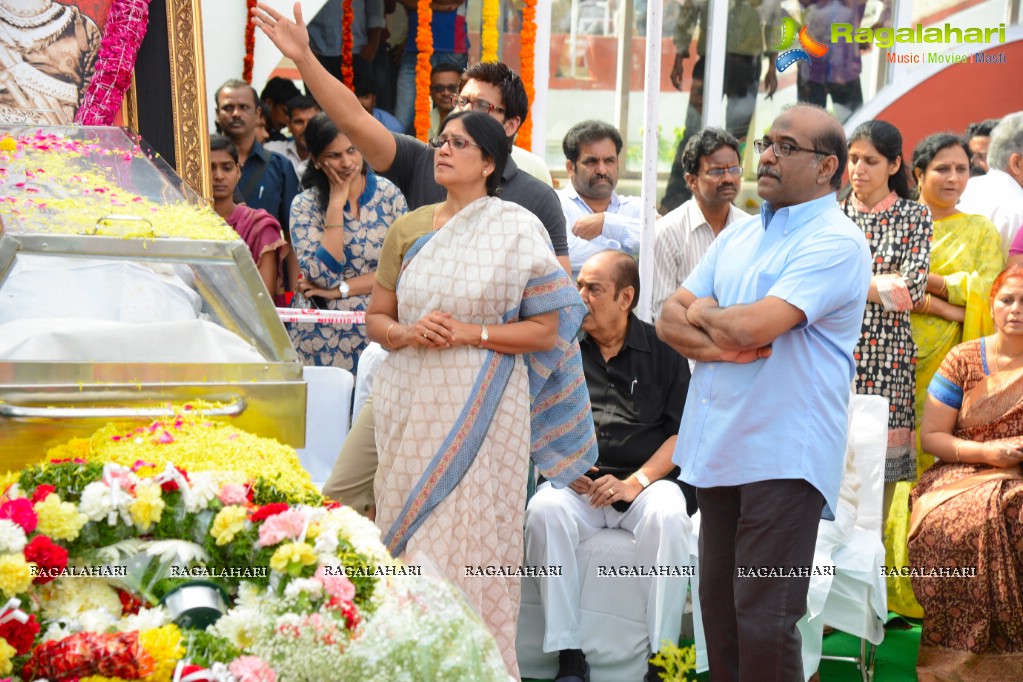 Celebrities pay homage to Dr. Akkineni Nageswara Rao