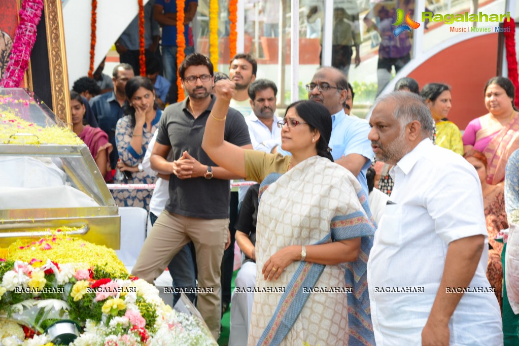 Celebrities pay homage to Dr. Akkineni Nageswara Rao