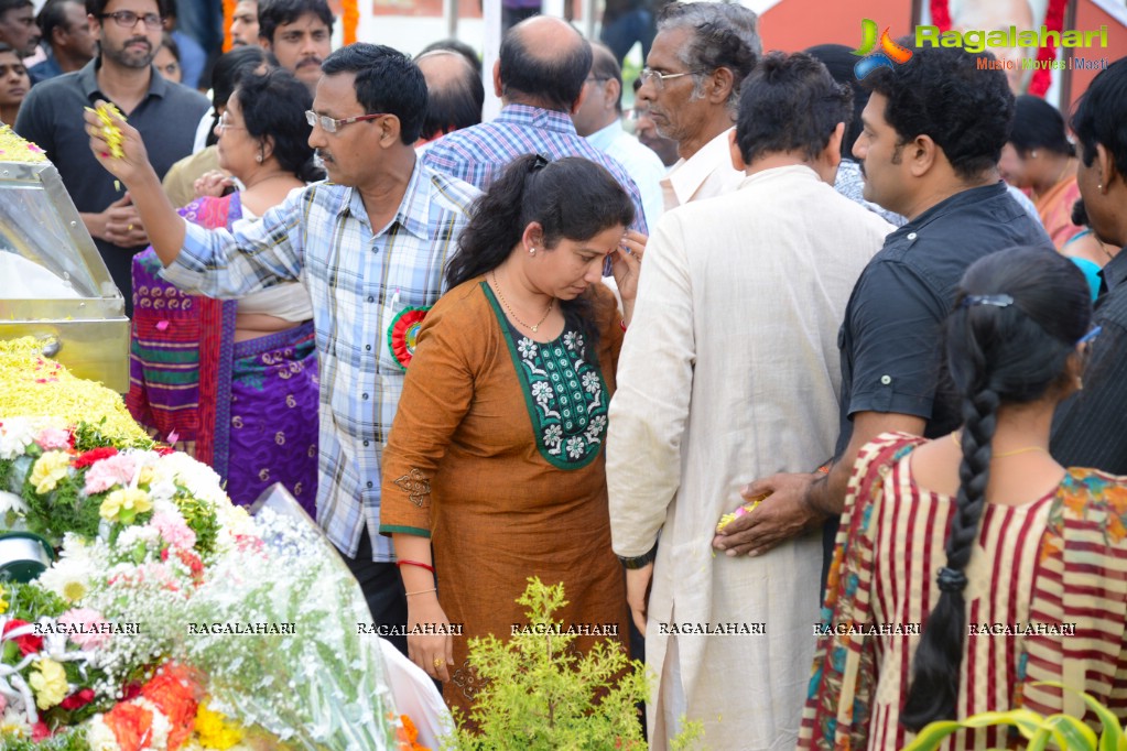 Celebrities pay homage to Dr. Akkineni Nageswara Rao