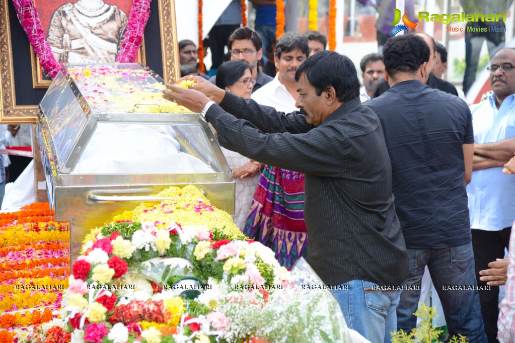 Celebrities pay homage to Dr. Akkineni Nageswara Rao