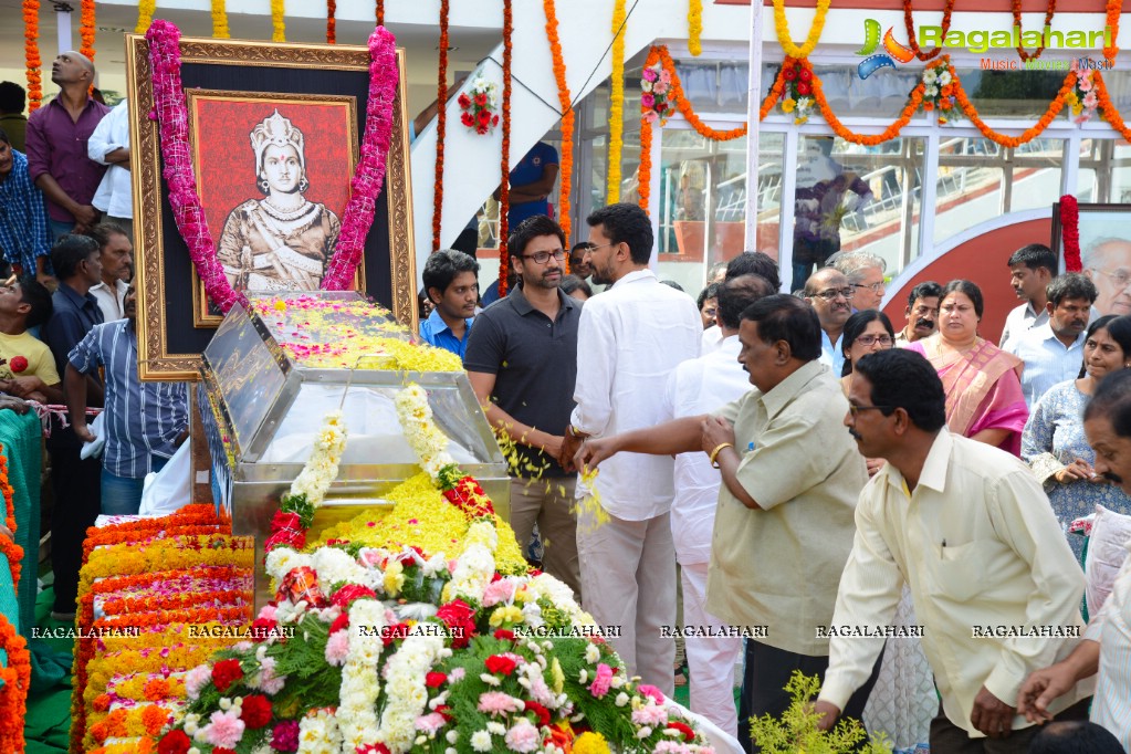 Celebrities pay homage to Dr. Akkineni Nageswara Rao