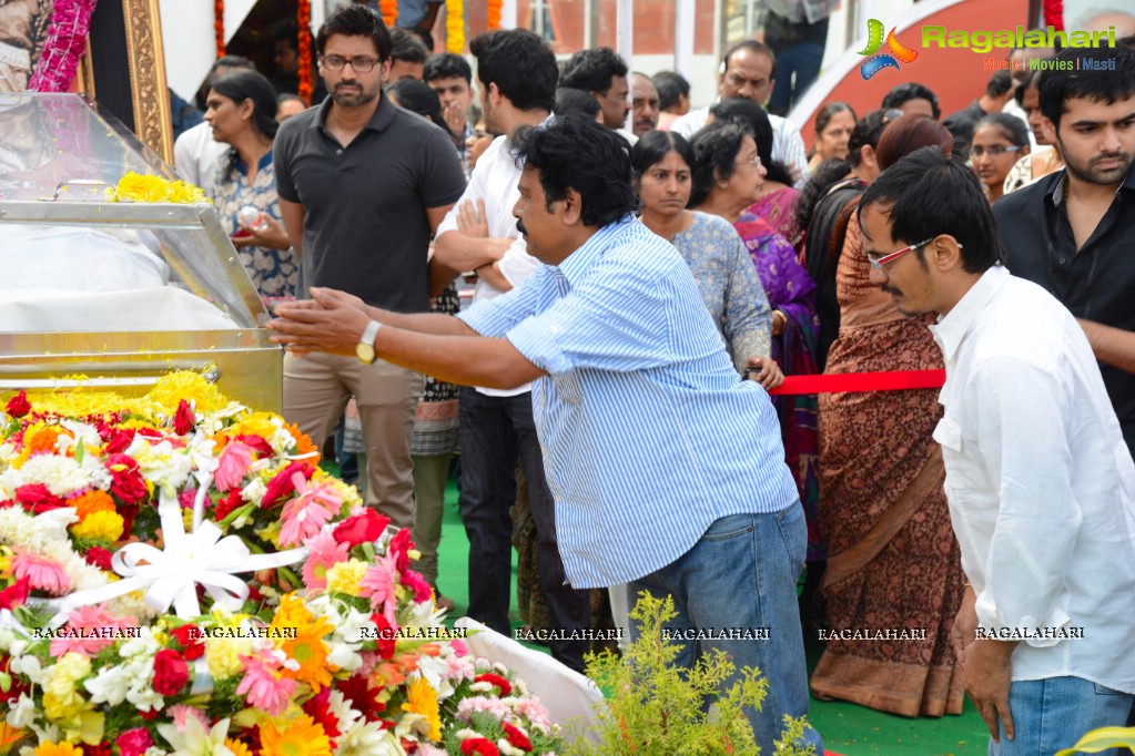 Celebrities pay homage to Dr. Akkineni Nageswara Rao