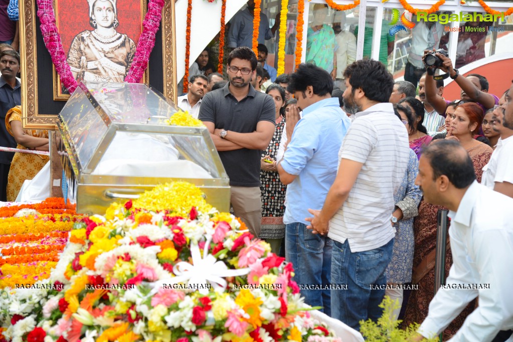 Celebrities pay homage to Dr. Akkineni Nageswara Rao