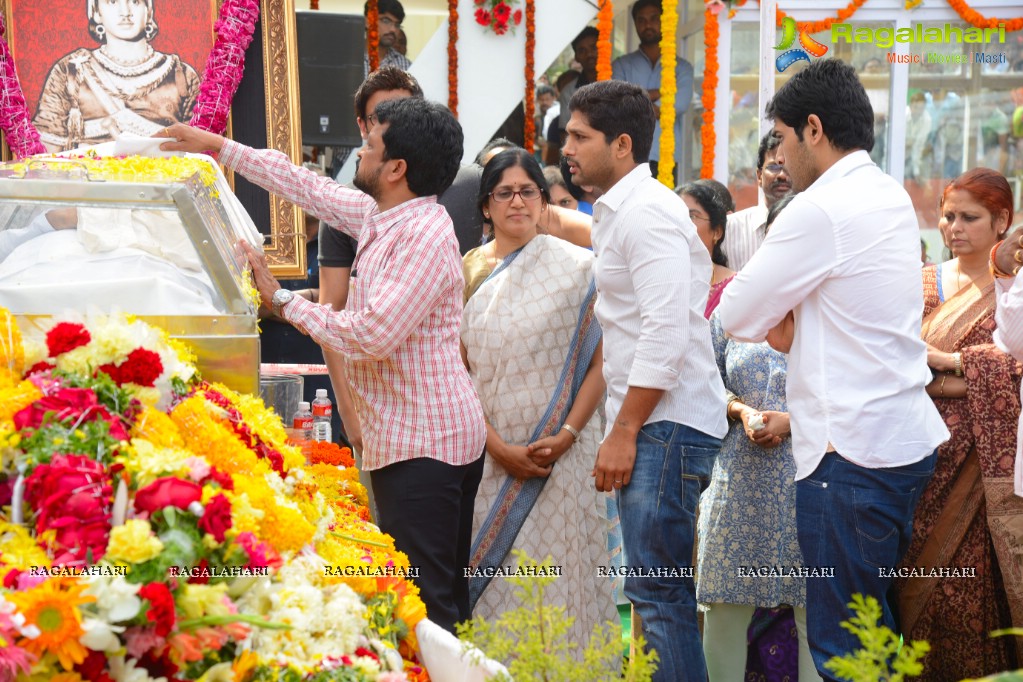 Celebrities pay homage to Dr. Akkineni Nageswara Rao