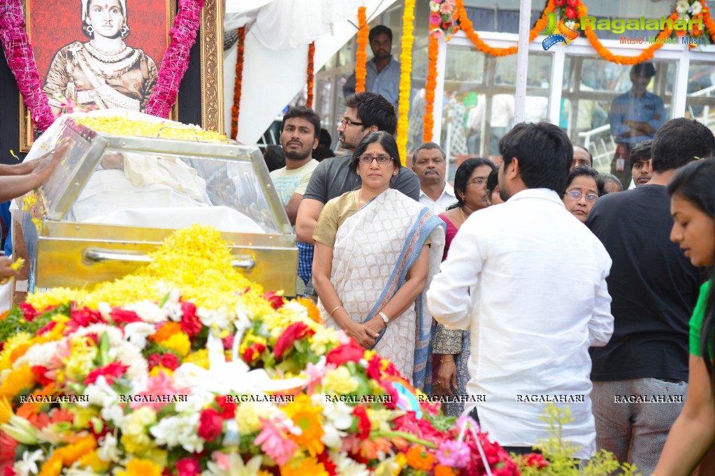 Celebrities pay homage to Dr. Akkineni Nageswara Rao