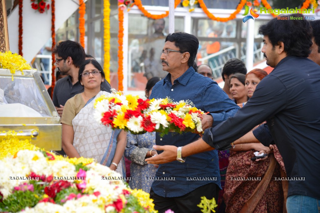 Celebrities pay homage to Dr. Akkineni Nageswara Rao