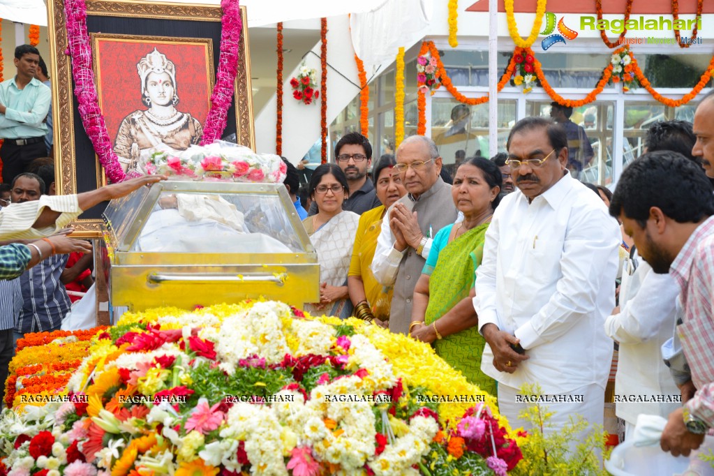 Celebrities pay homage to Dr. Akkineni Nageswara Rao