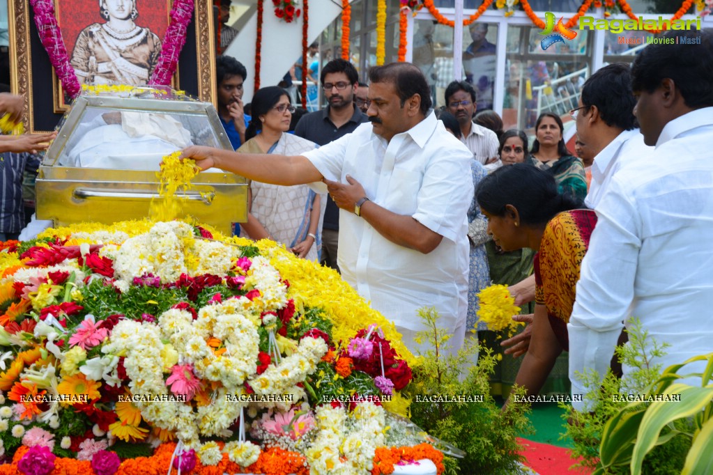 Celebrities pay homage to Dr. Akkineni Nageswara Rao