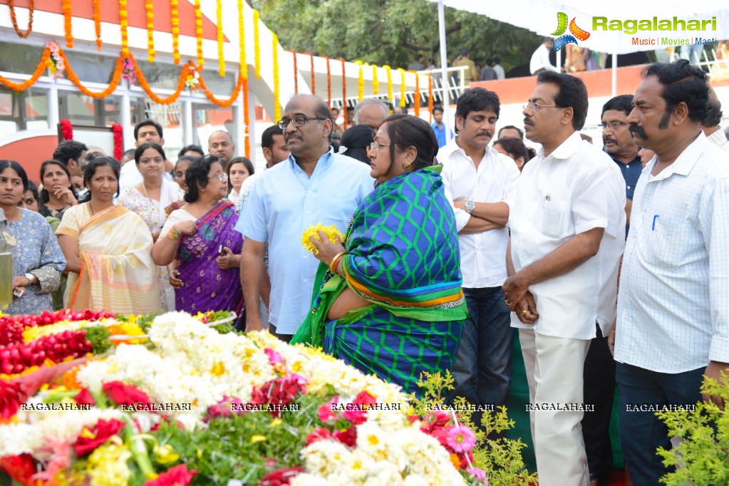 Celebrities pay homage to Dr. Akkineni Nageswara Rao