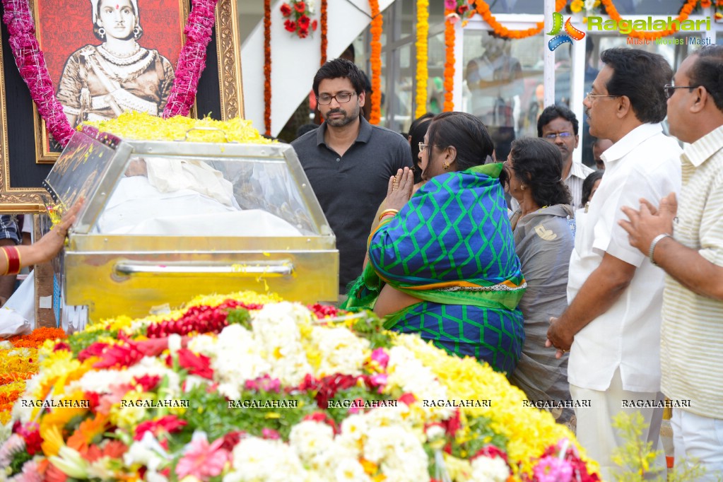 Celebrities pay homage to Dr. Akkineni Nageswara Rao