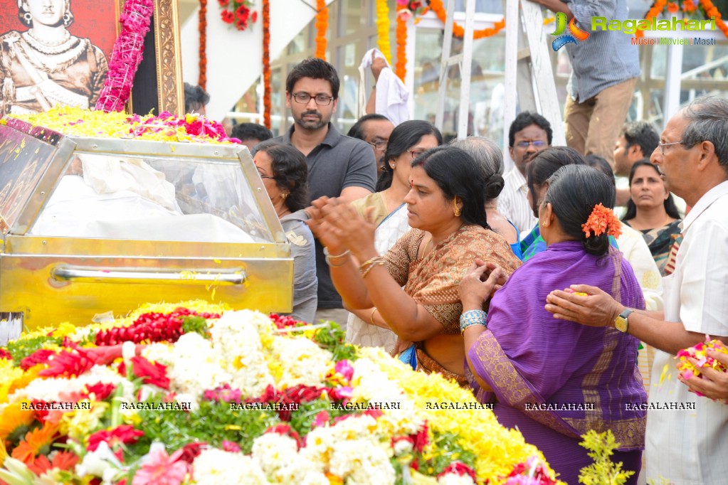 Celebrities pay homage to Dr. Akkineni Nageswara Rao