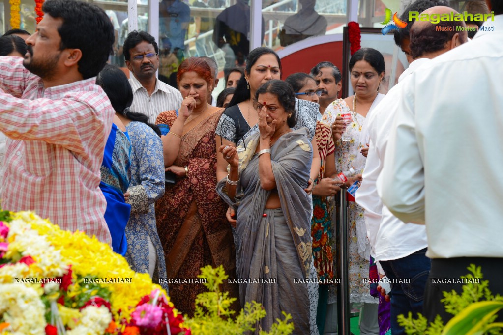 Celebrities pay homage to Dr. Akkineni Nageswara Rao