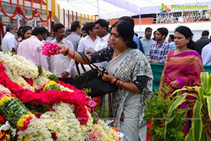 Celebrities pay homage to ANR