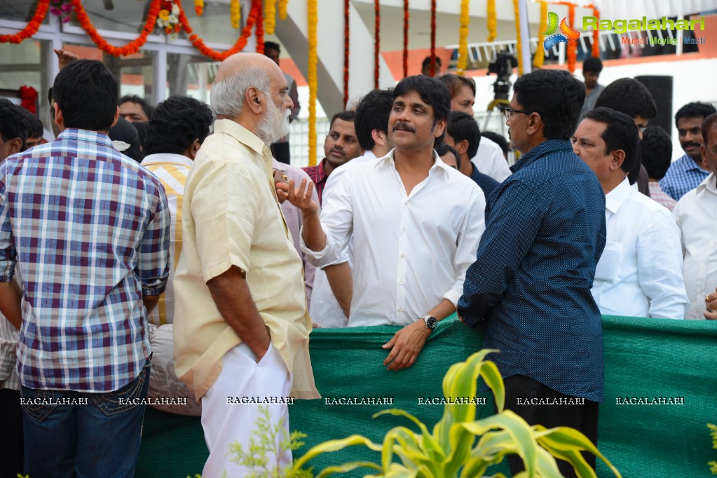 Celebrities pay homage to Dr. Akkineni Nageswara Rao