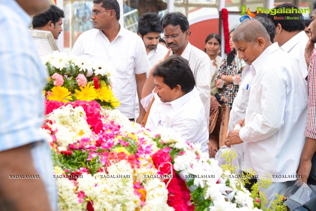 Celebrities pay homage to Dr. Akkineni Nageswara Rao