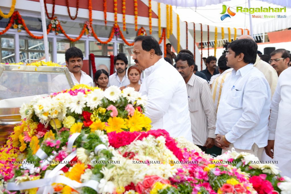 Celebrities pay homage to Dr. Akkineni Nageswara Rao