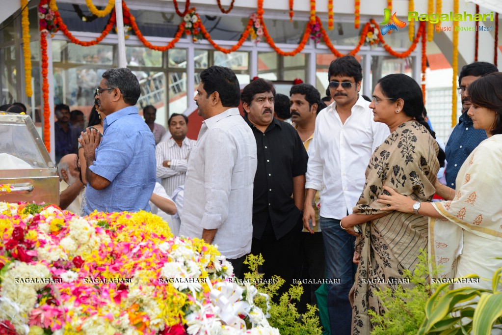 Celebrities pay homage to Dr. Akkineni Nageswara Rao