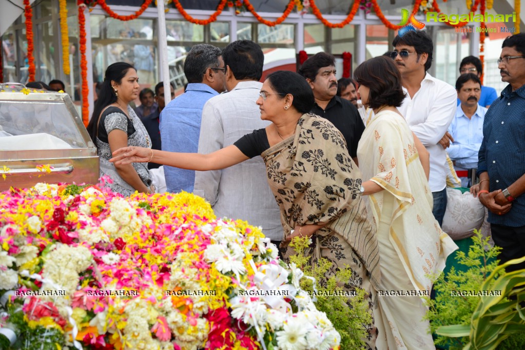 Celebrities pay homage to Dr. Akkineni Nageswara Rao