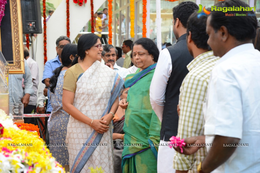 Celebrities pay homage to Dr. Akkineni Nageswara Rao