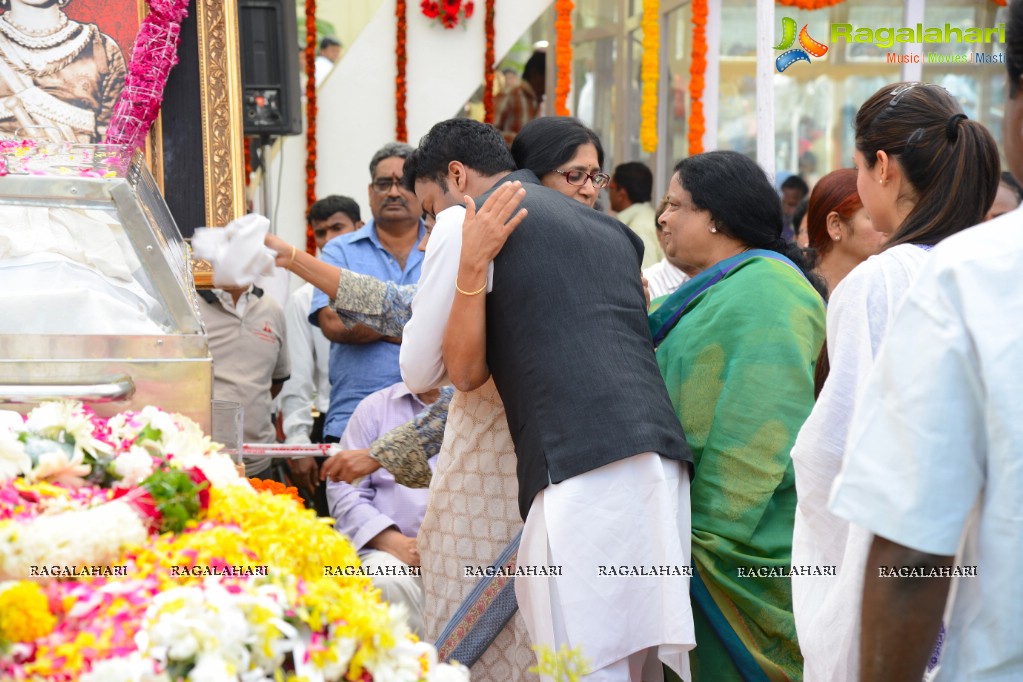 Celebrities pay homage to Dr. Akkineni Nageswara Rao