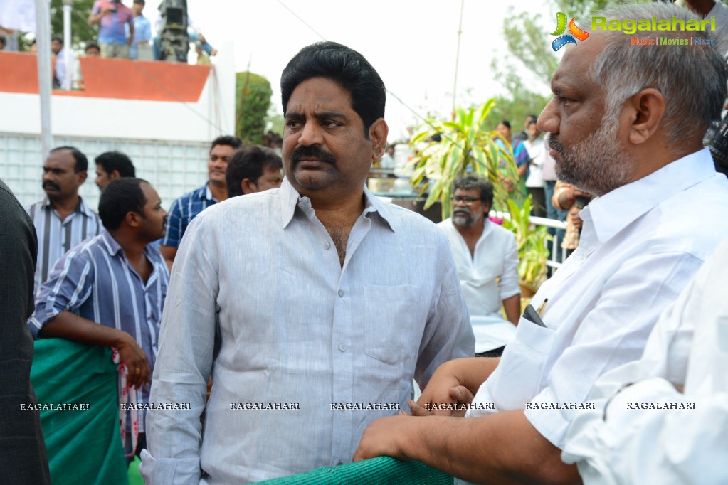 Celebrities pay homage to Dr. Akkineni Nageswara Rao