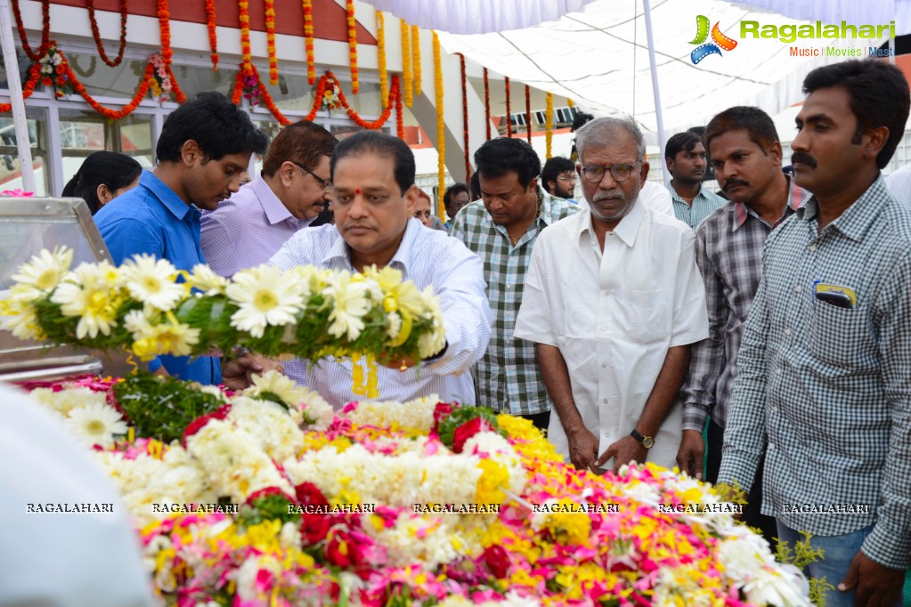 Celebrities pay homage to Dr. Akkineni Nageswara Rao