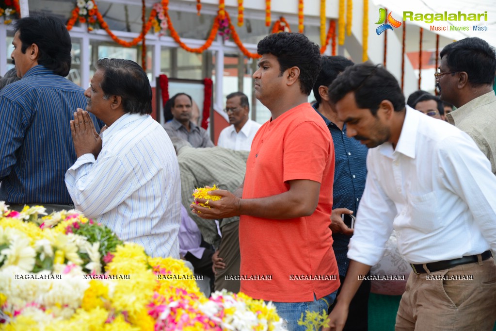 Celebrities pay homage to Dr. Akkineni Nageswara Rao