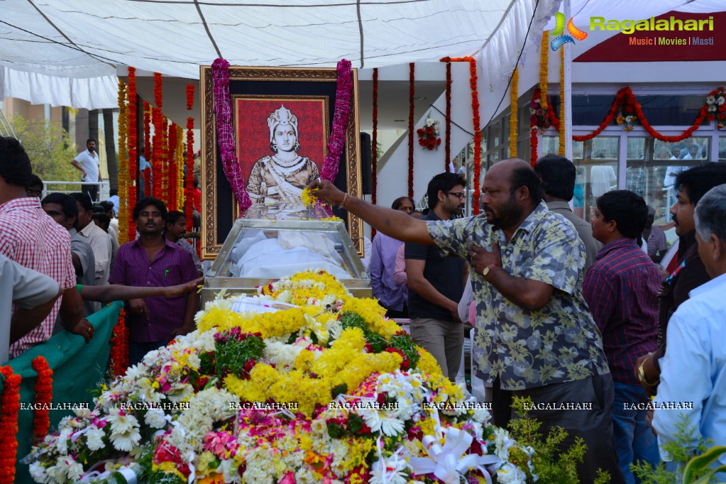 Celebrities pay homage to Dr. Akkineni Nageswara Rao