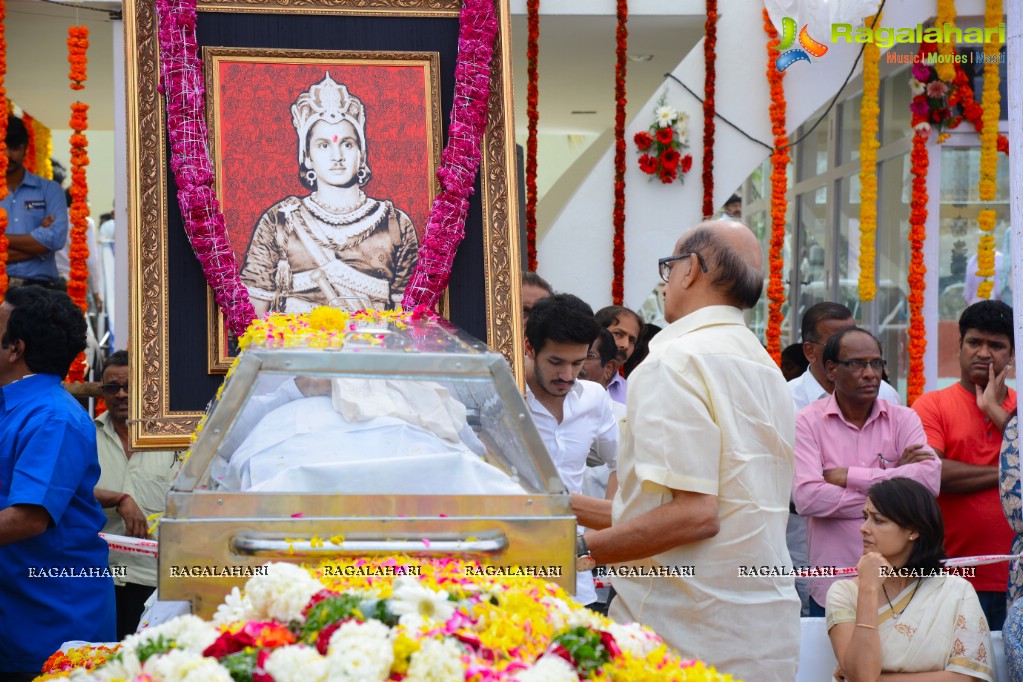 Celebrities pay homage to Dr. Akkineni Nageswara Rao