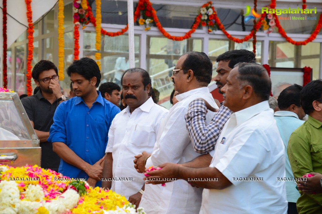 Celebrities pay homage to Dr. Akkineni Nageswara Rao