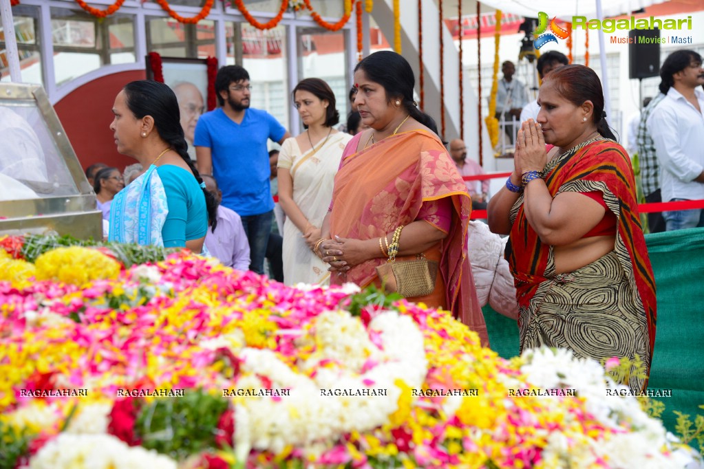 Celebrities pay homage to Dr. Akkineni Nageswara Rao