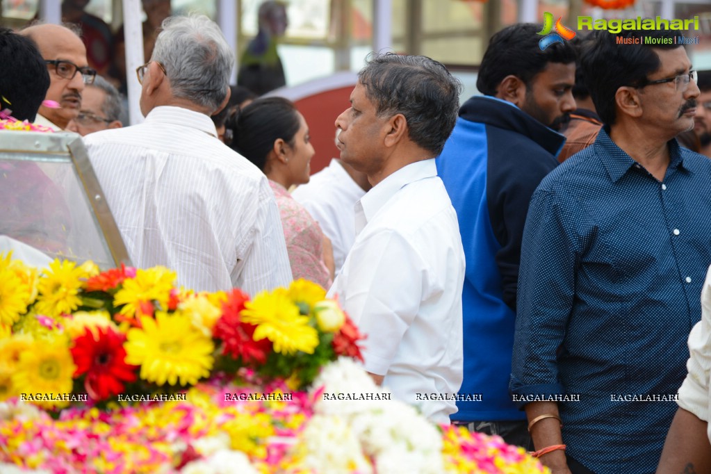 Celebrities pay homage to Dr. Akkineni Nageswara Rao