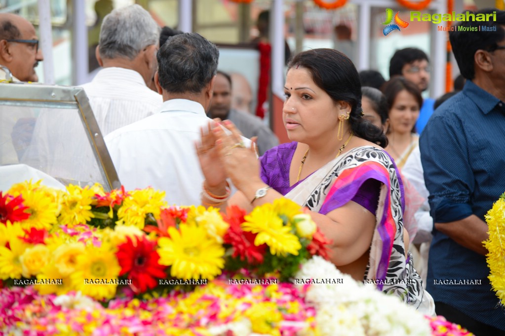 Celebrities pay homage to Dr. Akkineni Nageswara Rao