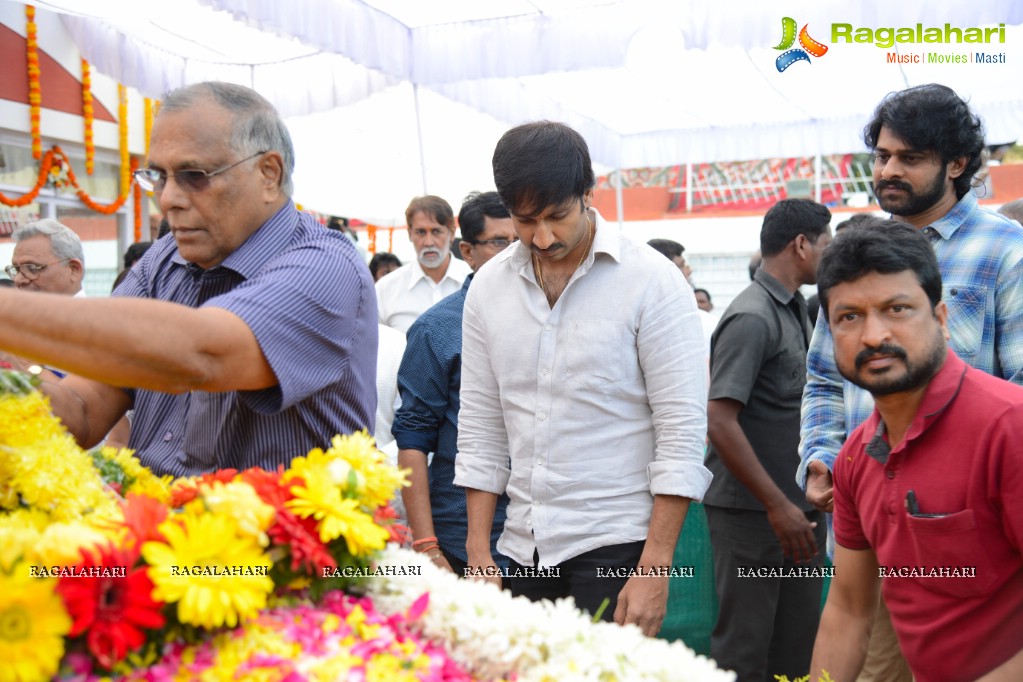 Celebrities pay homage to Dr. Akkineni Nageswara Rao