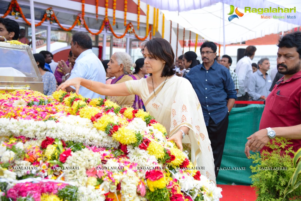 Celebrities pay homage to Dr. Akkineni Nageswara Rao