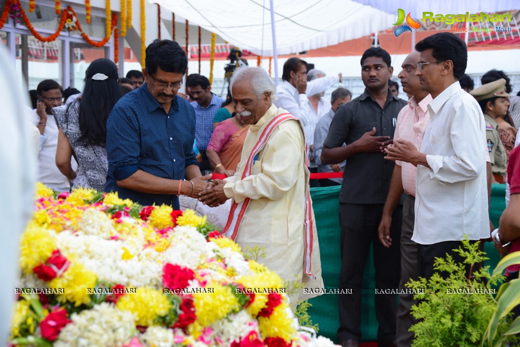 Celebrities pay homage to Dr. Akkineni Nageswara Rao