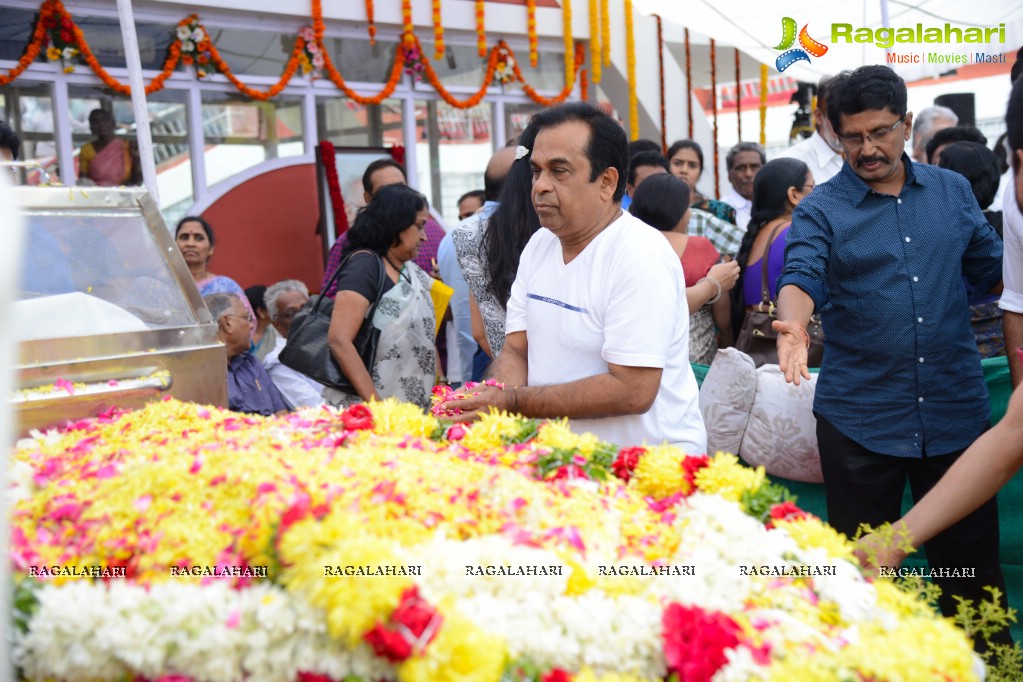 Celebrities pay homage to Dr. Akkineni Nageswara Rao