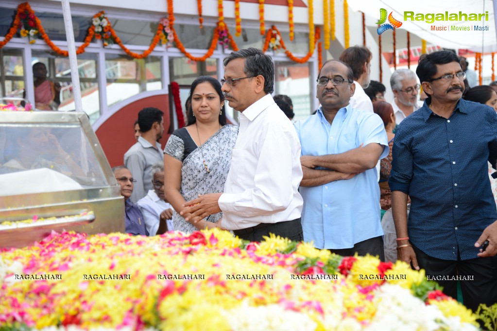 Celebrities pay homage to Dr. Akkineni Nageswara Rao