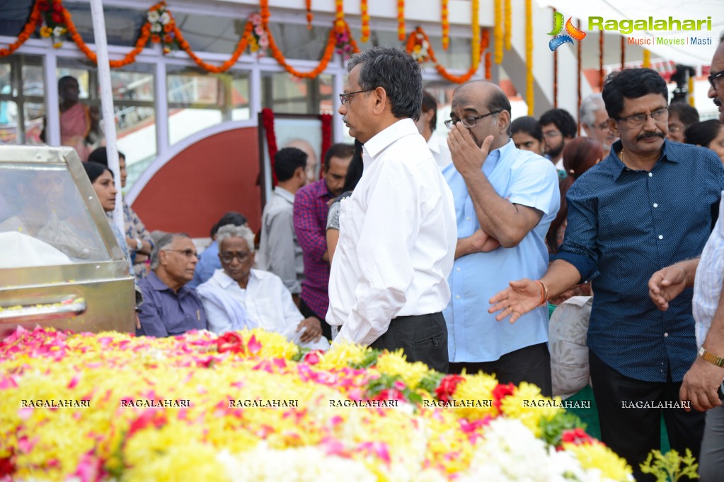 Celebrities pay homage to Dr. Akkineni Nageswara Rao