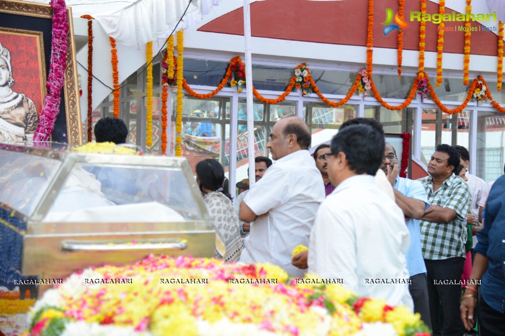 Celebrities pay homage to Dr. Akkineni Nageswara Rao