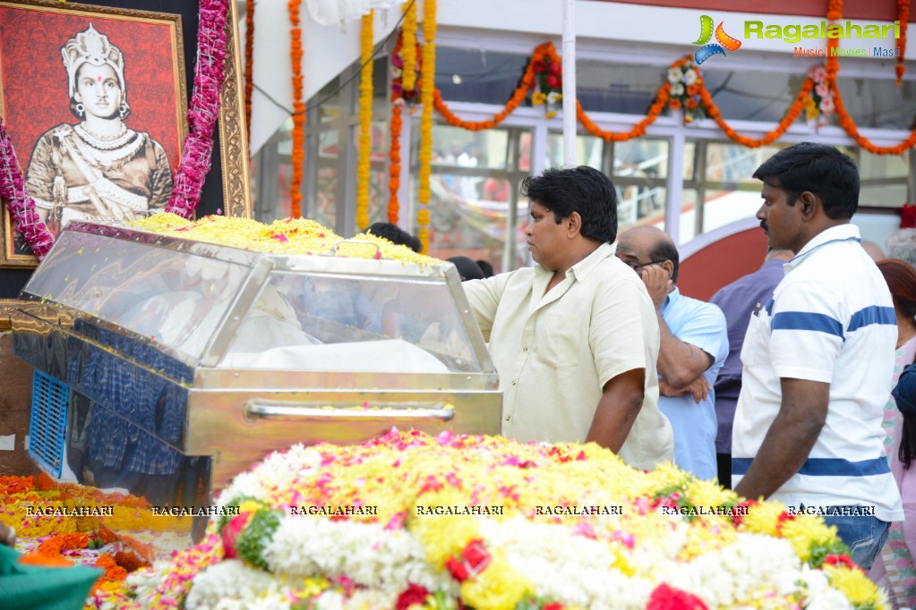 Celebrities pay homage to Dr. Akkineni Nageswara Rao