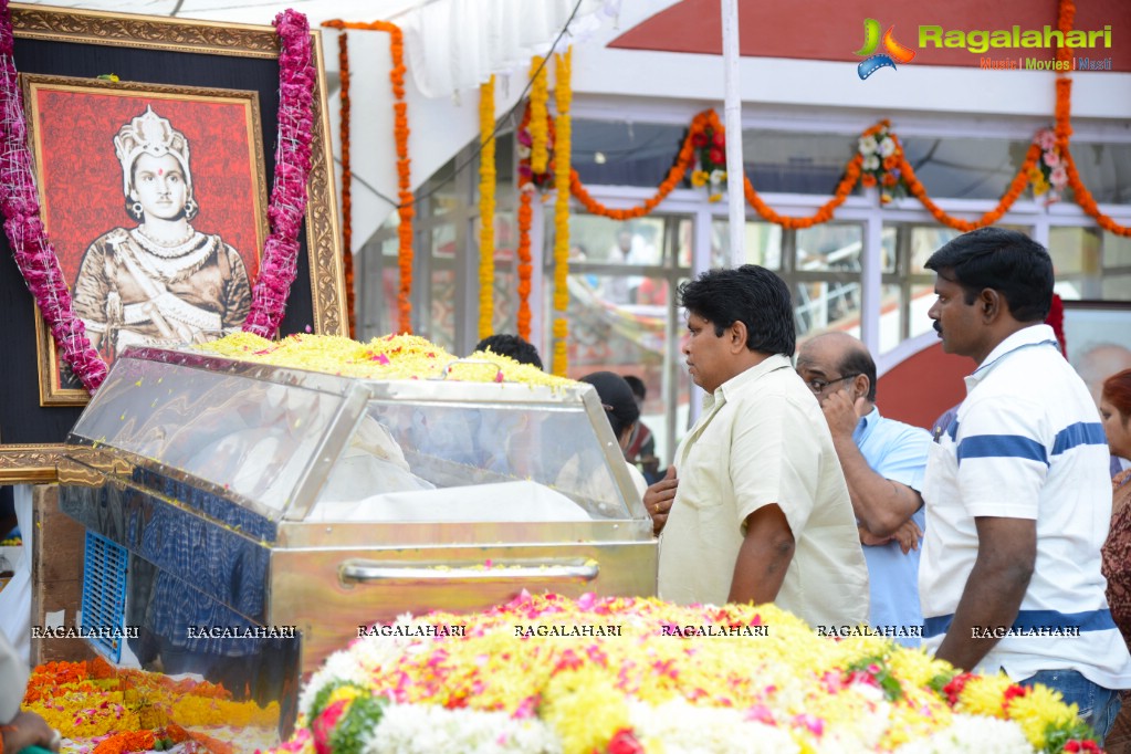 Celebrities pay homage to Dr. Akkineni Nageswara Rao