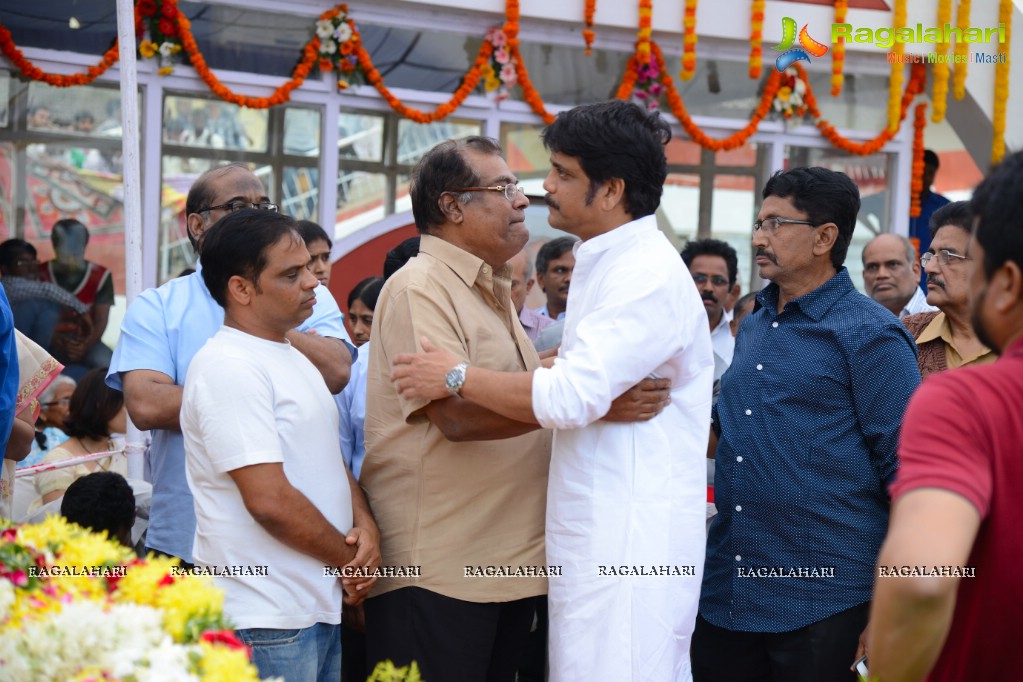 Celebrities pay homage to Dr. Akkineni Nageswara Rao