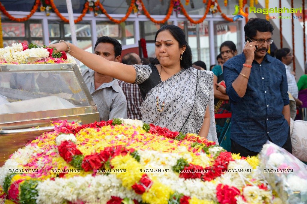 Celebrities pay homage to Dr. Akkineni Nageswara Rao